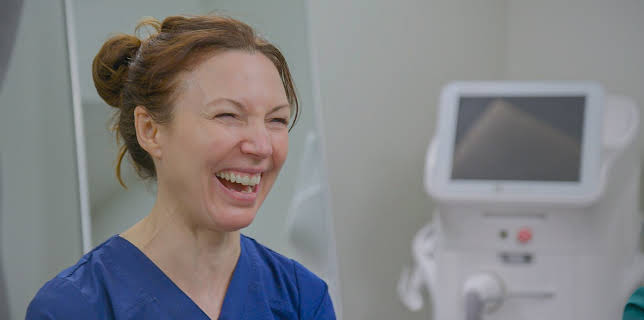 00:23: Dra Emma: Clínica dermatológica | DKISS | 1/4 2026