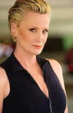 Lisa Hart Carroll como 