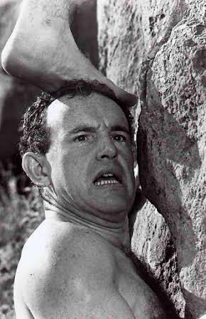Colin Blakely as 