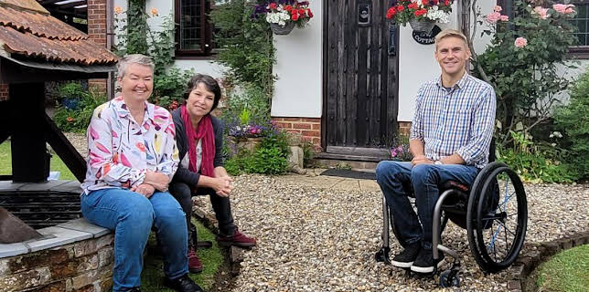 3:30 PM: Escape to the Country (S22) | BBC Two | 2/11 2026