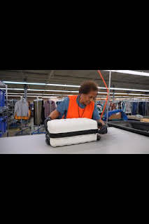 22:50: Dentro del aeropuerto: equipaje perdido: Unas Jordan vintage y una furgoneta con barbería incorporada | National Geographic | 1/15 2026