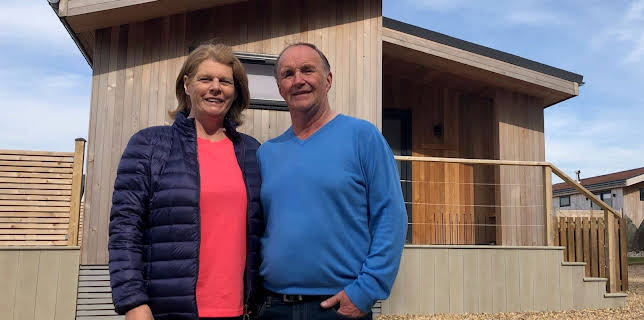 9:30 AM: Four in a Bed | More 4 | 11/15 2025