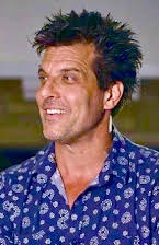 Mitch Rouse como Bee Man