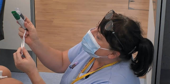 12:10 AM: 24 Hours in A&E | More 4 | 12/5 2025