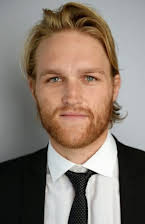 Wyatt Russell como 