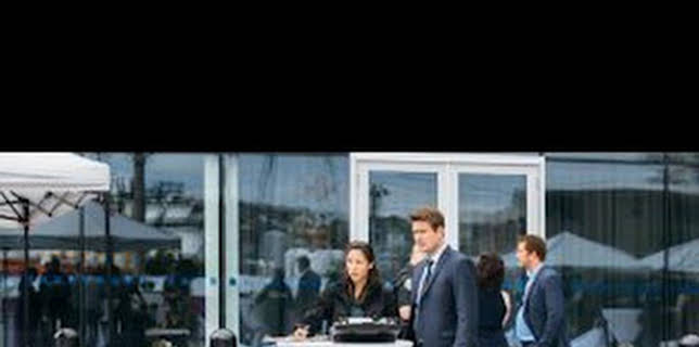 20:04: Hudson y Rex (T2): Ep.3 Bajo la influencer | AXN | 1/9 2026