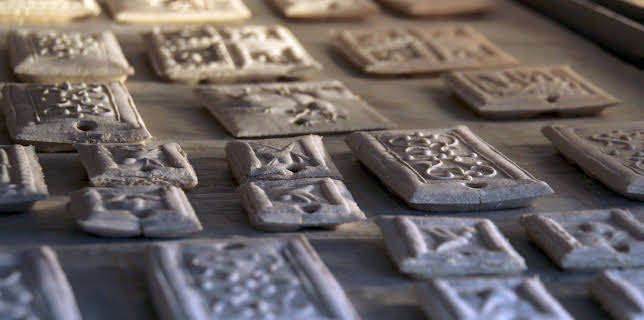 12:15: Glaskugeln, Strohsterne und Lametta - Eine Kulturgeschichte des Christbaumschmucks | 3SAT | 12/23 2025