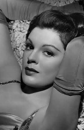 Lynn Baggett as 