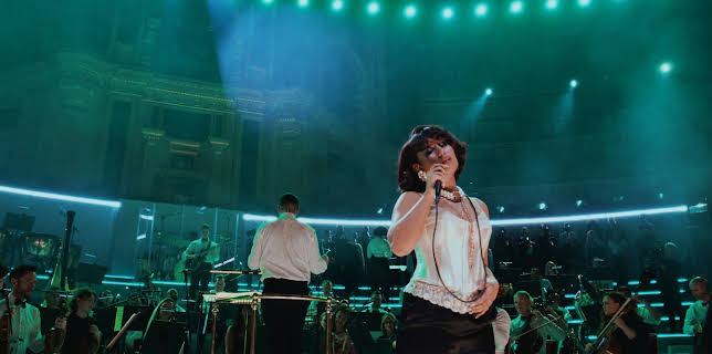 18:00: Raye: My 21st Century Symphony - Live at the Royal
 Albert Hall, London | 3SAT | 12/31 2025