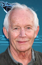 Lance Henriksen som 