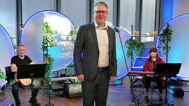 8:30 PM: Alleluia! (S6 E3) (S6) | BBC Alba | 1/11 2026