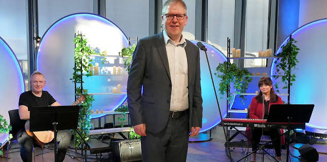 11:30 PM: Alleluia! (S6 E3) (S6) | BBC Alba | 1/13 2026