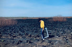 W Domu (At Home Poland): Boy with the View