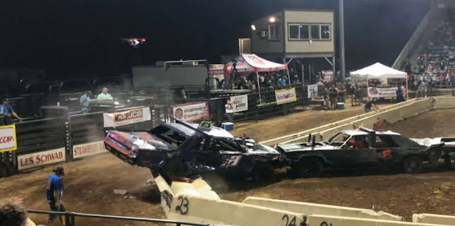 12:00 AM: Seconds From Death: Caught on Camera (S1 E3) (S1) | Paramount | 12/4 2025