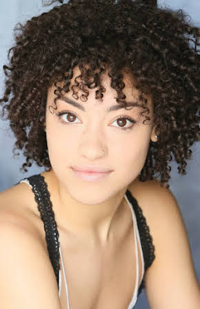 Paulina Singer as Violet