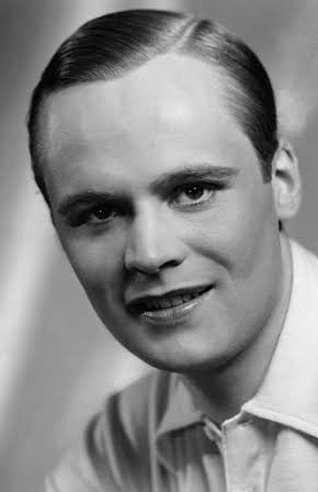Albert Lieven as 