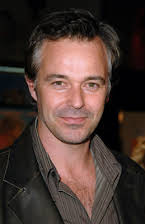 Cameron Daddo como Devon Berk's Manager