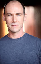 Andrew Borba som Clarence