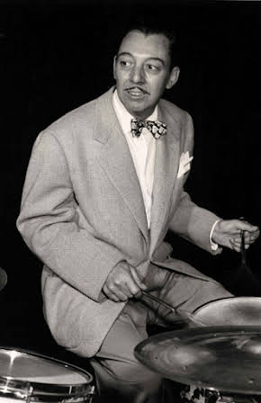 Ray Bauduc as 