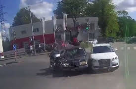 Chaos Caught on Camera: Problematisk fødsel, "ildnado", togfrustration