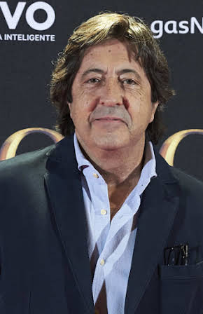 Manuel Gomez Pereira as Director