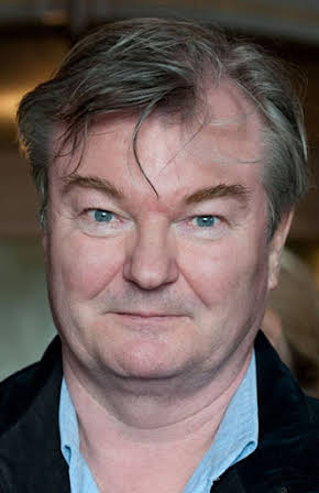 Peter Dalle as 