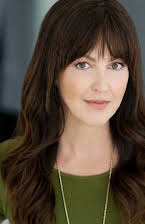 Whitney Goin como Aggie