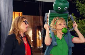 Lady Dynamite: No Friend Left Behind