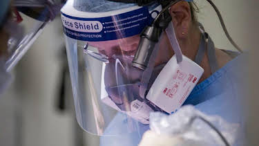 9:00 PM: Surgeons: At the Edge of Life (S4 E3) (S4) | BBC Two | 10/22 2026