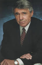 Richard Caine as Bennett