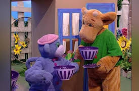 Elliot Moose: Happy Homemakers / The Mystery of the Missing Chalk