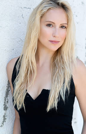 Julia Dawi as Girlfriend 
  
  
  (as Julia Dawiskiba)