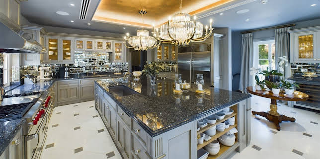 11:05 PM: Britain's Most Expensive Houses | Channel 4 | 11/26 2025