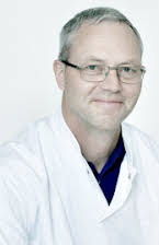 Jens Jørgen Elberg som Plastikkirurg