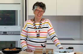 Extraordinary Escapes with Sandi Toksvig: Cotswolds