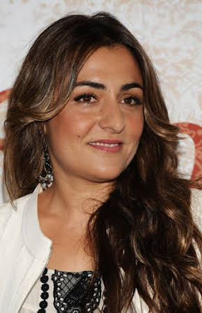 Candela Peña as 