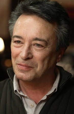 Oscar Martínez as 