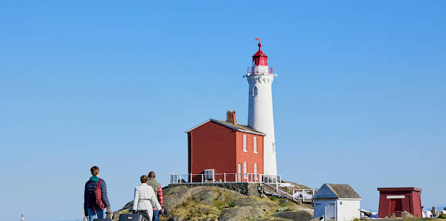 18:15: Navigating Christmas | Kanal 11 | 10/30 2025