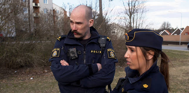01:00: Södertäljepolisen (S3 E8) (S3) | Kanal 9 | 12/19 2025