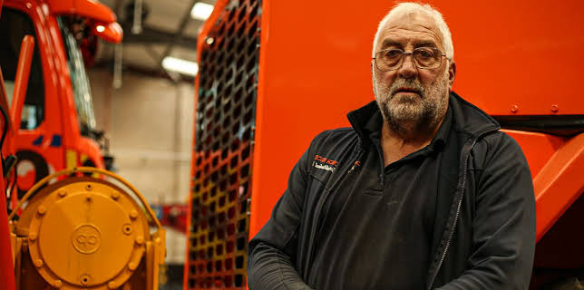 2:05 AM: Trucking Hell (S5 E3) (S5) | Paramount | 1/30 2026