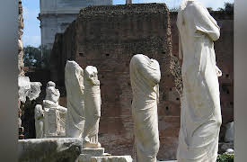 The Guide to Essential Italy: The Roman Forum