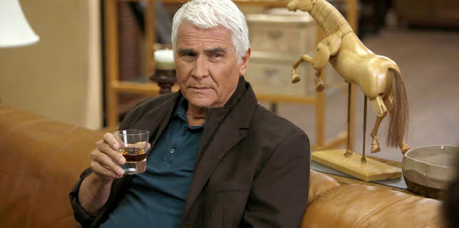 09:30: Community (S4 E5) (S4) | TV6 | 12/8 2025