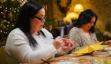 Sara Davies' Christmas Craft Off (S1 E4)