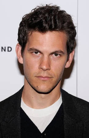 Tom Lipinski as 