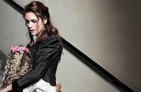 The Lady with the Black Veil, Season 1: A New Beginning