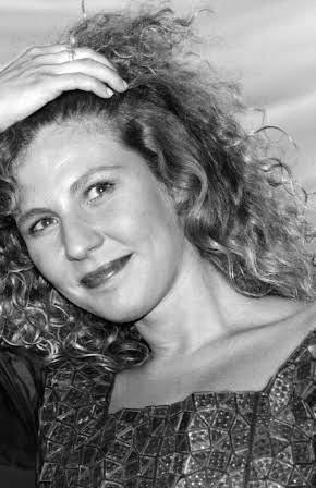 Solveig Dommartin as 