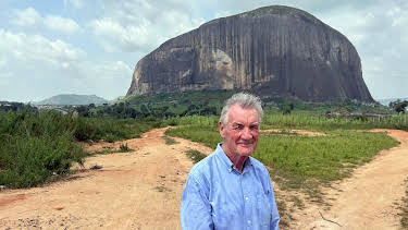 14:10: Michael Palin i Nigeria: Langs veien | NRK 2 | 4/1 2026