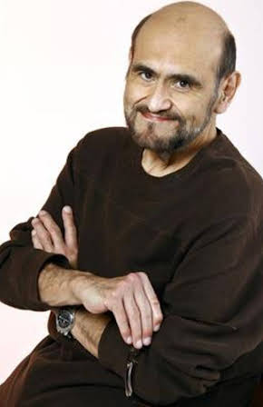 Edgar Vivar as 
