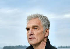 El policía y el lago