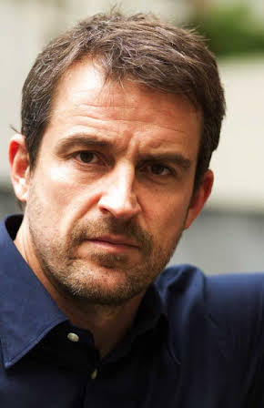 Lorenzo Vigas as Director